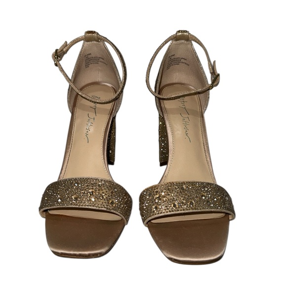 Betsey Johnson Women's Sb-rina Heeled Sandal 7.5, Light Gold - Picture 2 of 8